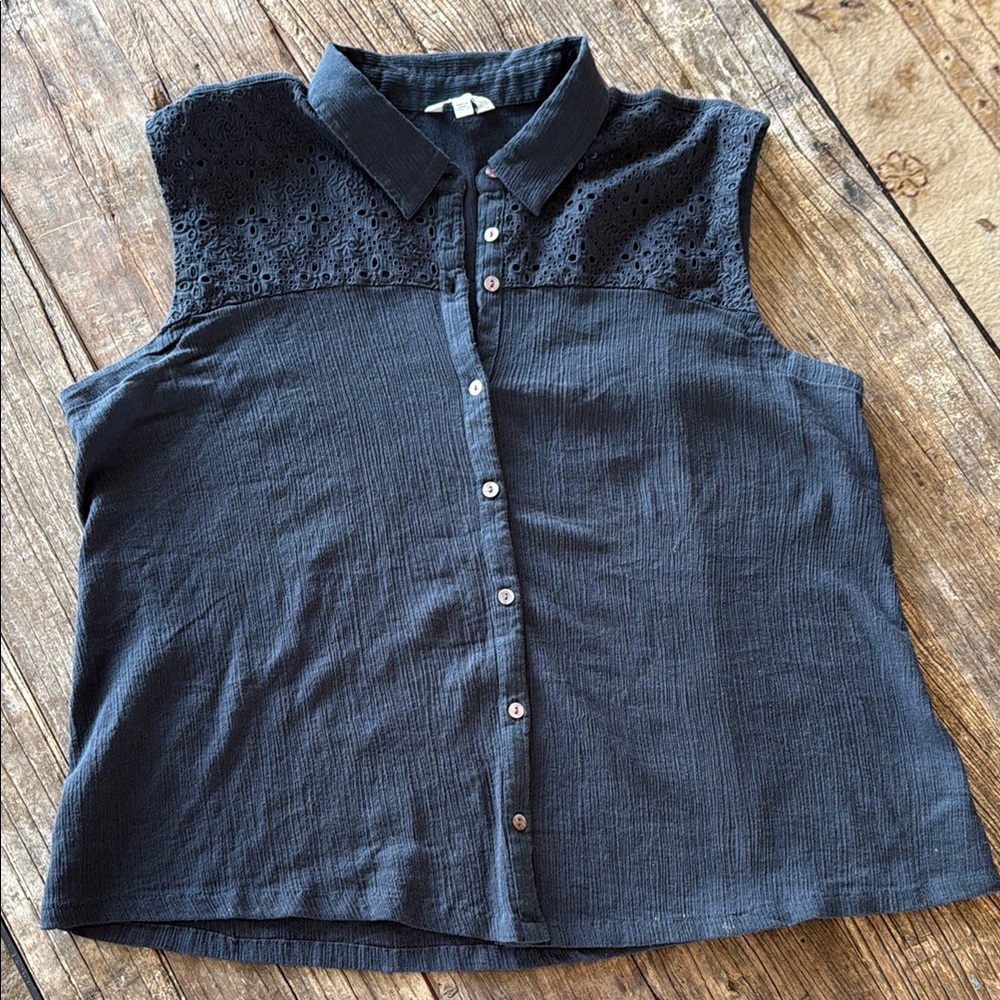 Lucky Brand Navy Sleeveless button front Top size XL